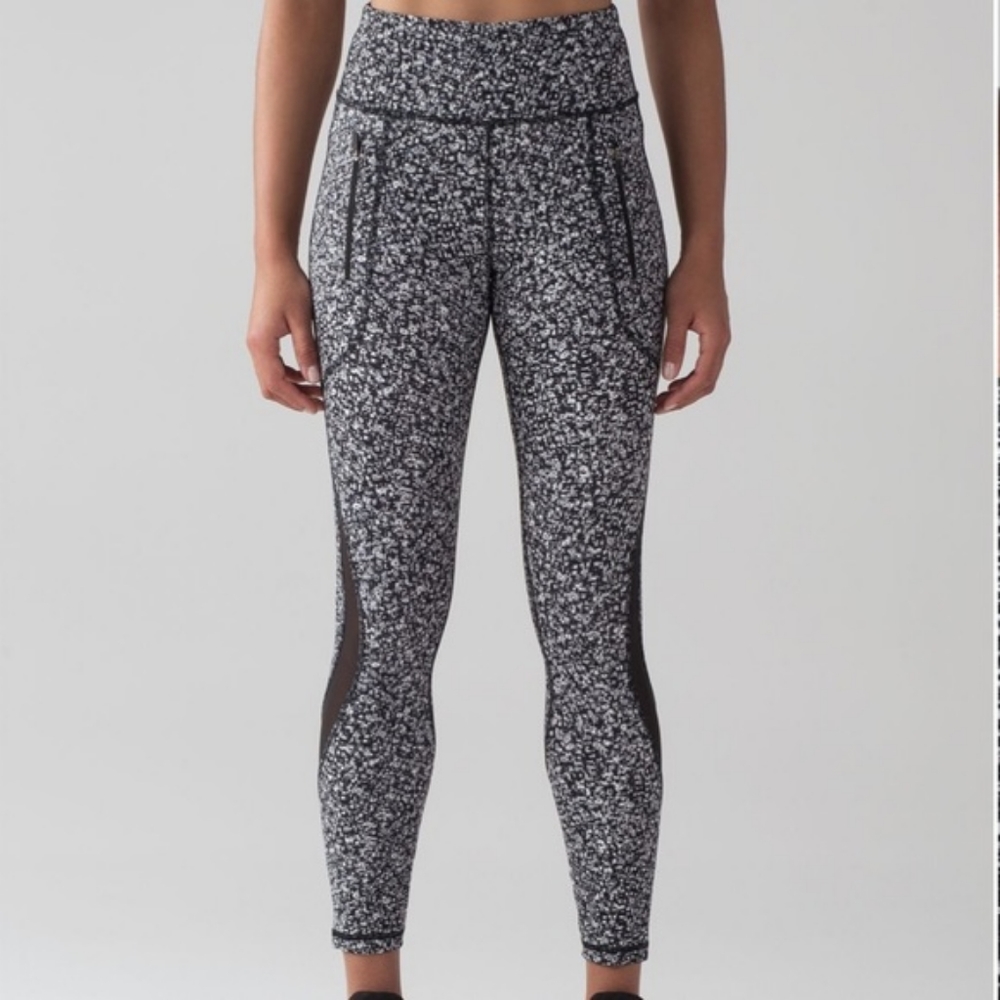 Lululemon invigorate tight in daisy size 6